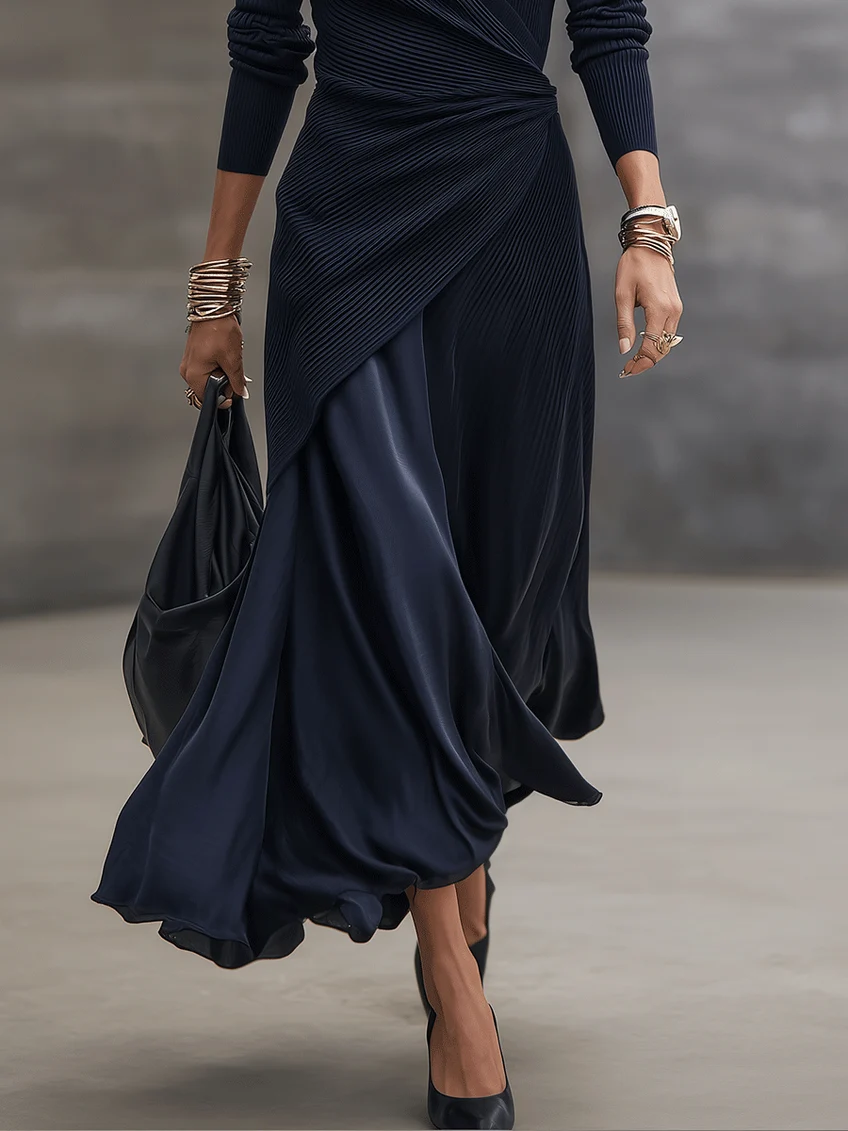 Lia | Robe longue portefeuille bleu marine à empiècements satinés