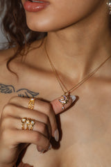 Collier lune et rose mauve, plaqué or 18 carats