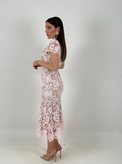 Ale | Robe mi-longue en dentelle à col chemise et ceinture – Collection Chic