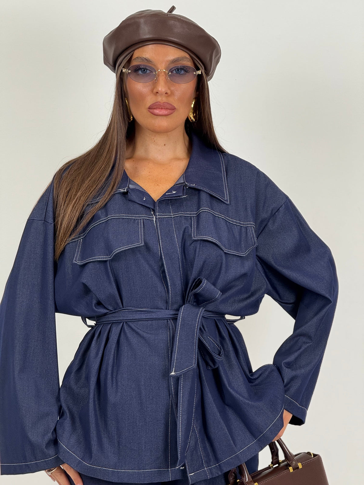 Ensemble en jean deux pièces : veste ceinturée et pantalon