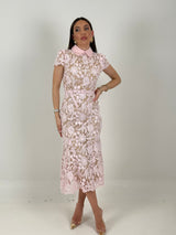 Ale | Robe mi-longue en dentelle à col chemise et ceinture – Collection Chic