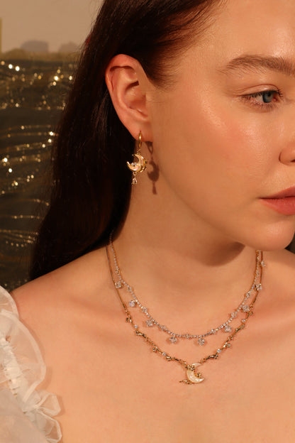 Collier lune en nacre et zircons, plaqué or 18 carats