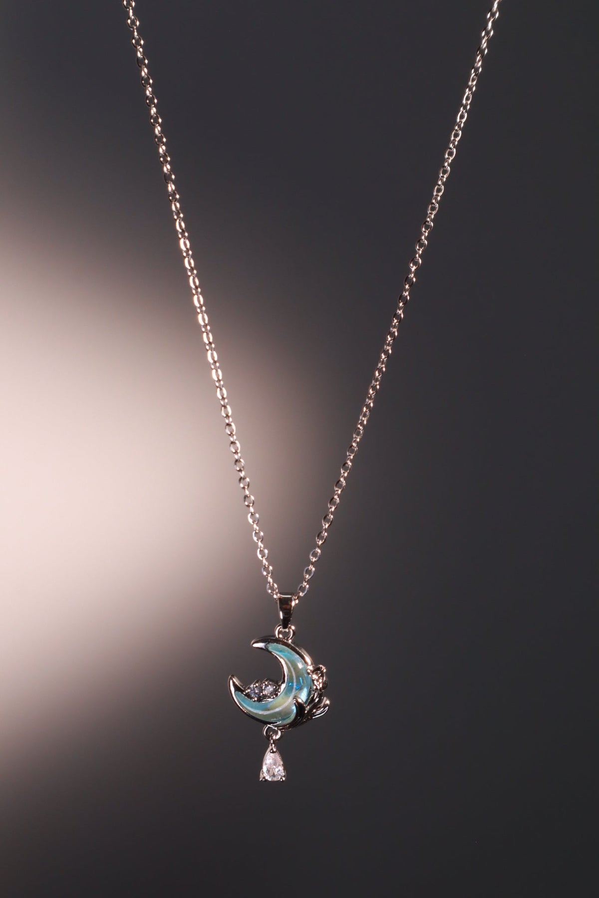 Collier lune et rose à pierre bleue