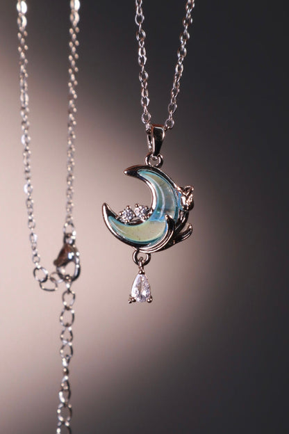 Collier lune et rose à pierre bleue