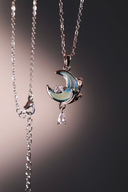 Collier lune et rose à pierre bleue