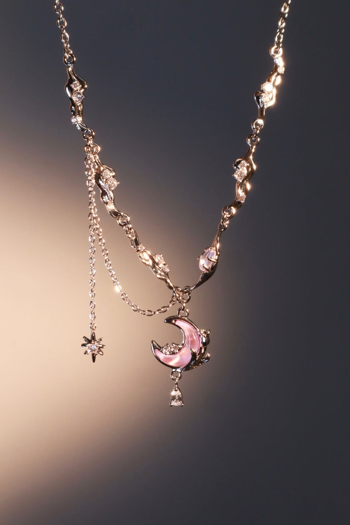 Collier lune et rose scintillant, plaqué or blanc