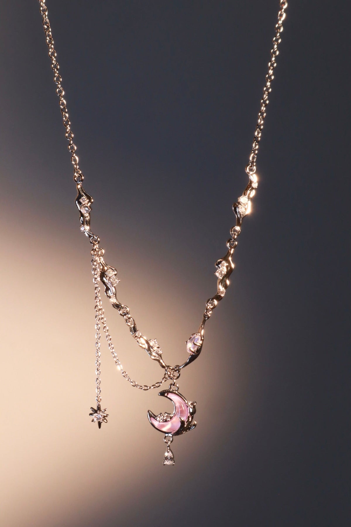 Collier lune et rose scintillant, plaqué or blanc