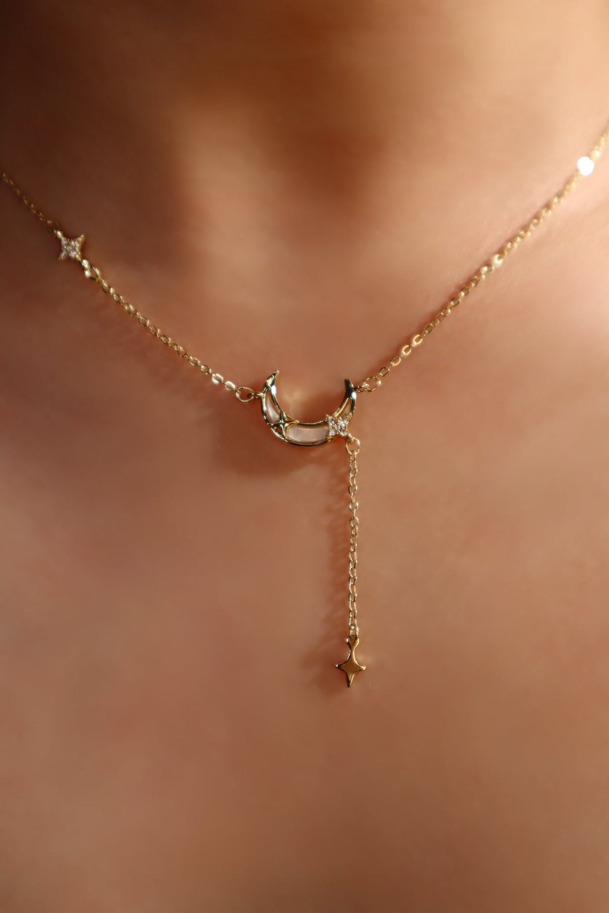 Collier lune porte-bonheur en perles de nacre, plaqué or 14 carats
