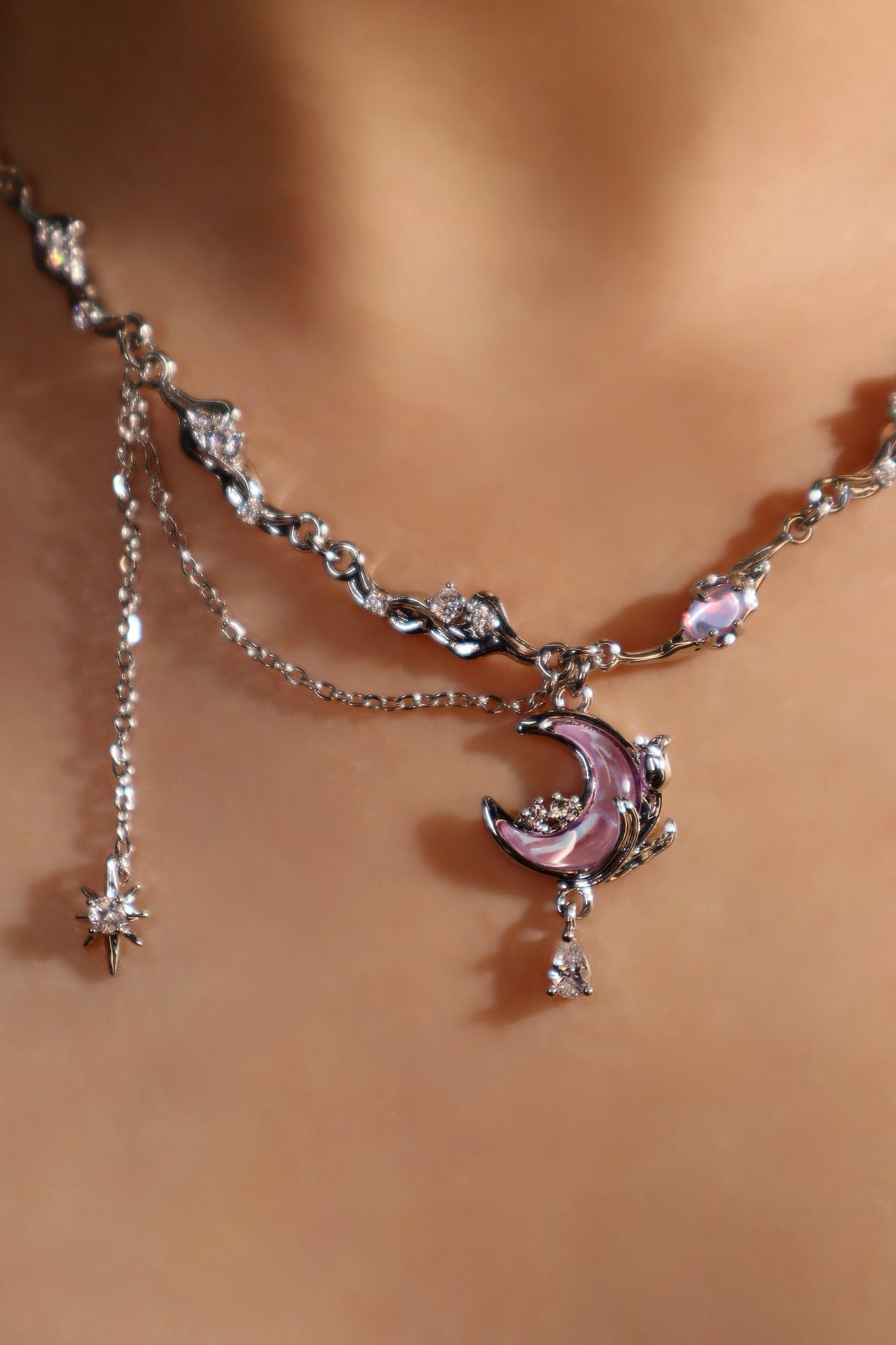 Collier lune et rose scintillant, plaqué or blanc