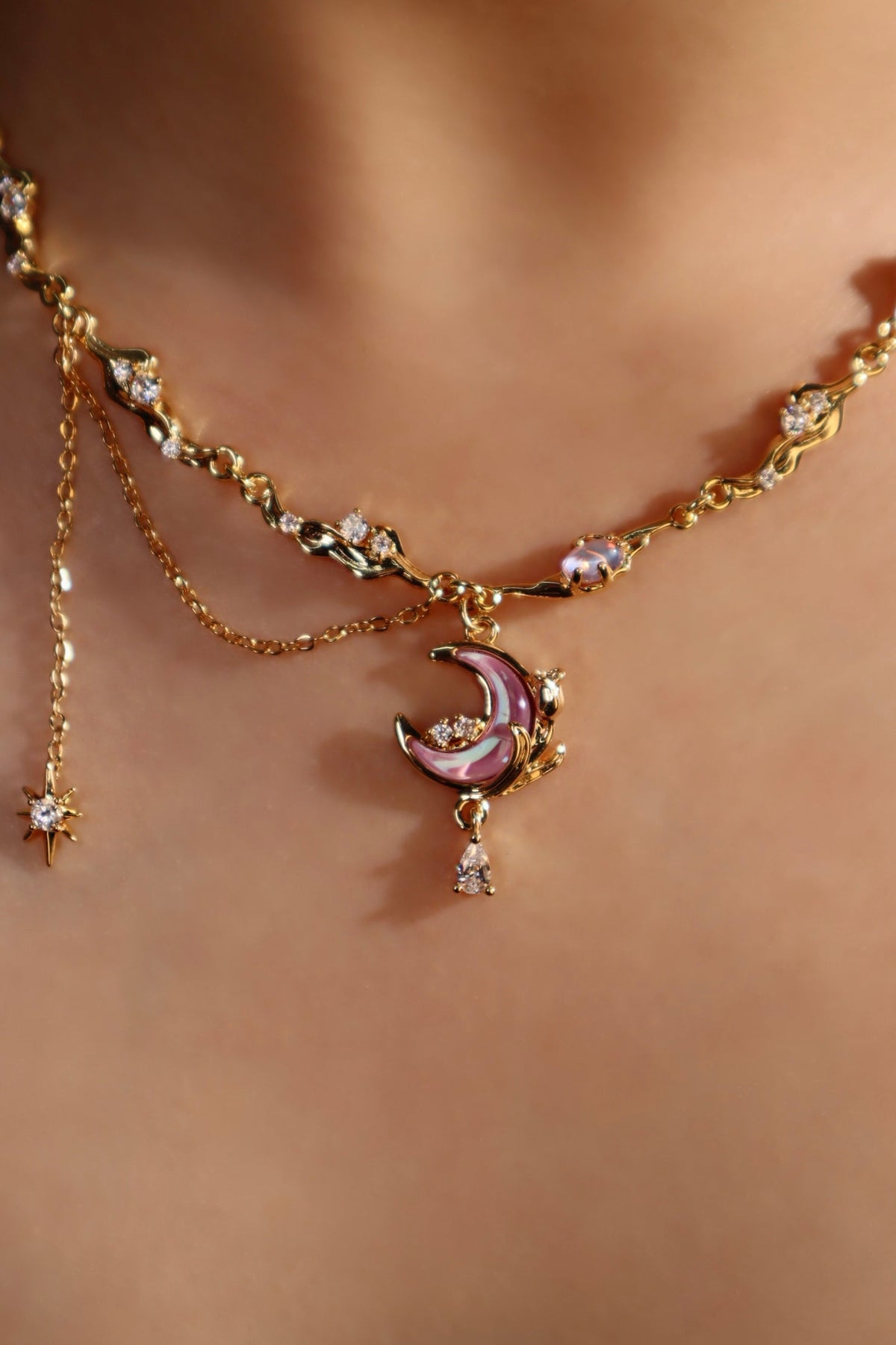 Collier lune et rose scintillant, plaqué or 18 carats