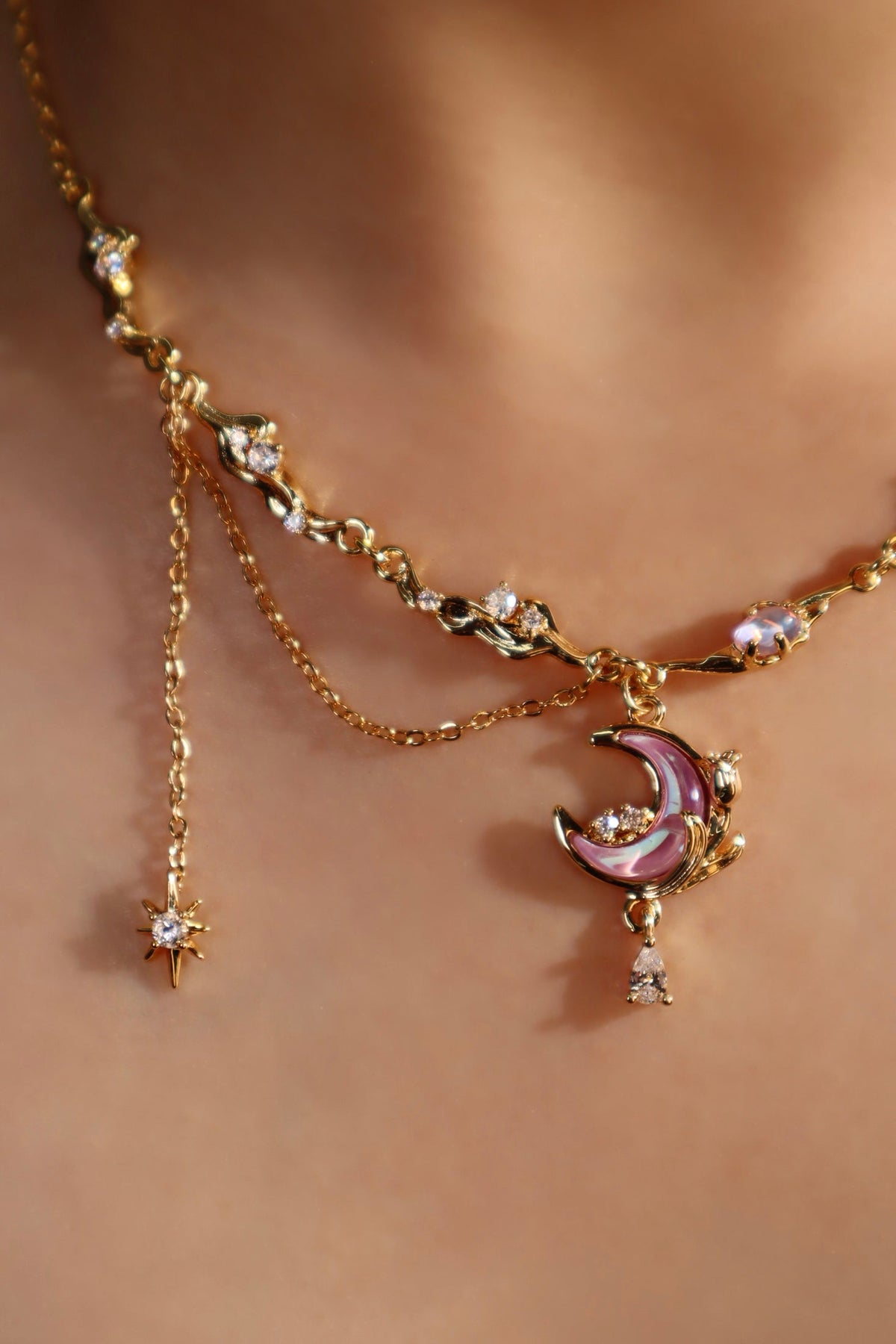 Collier lune et rose scintillant, plaqué or 18 carats