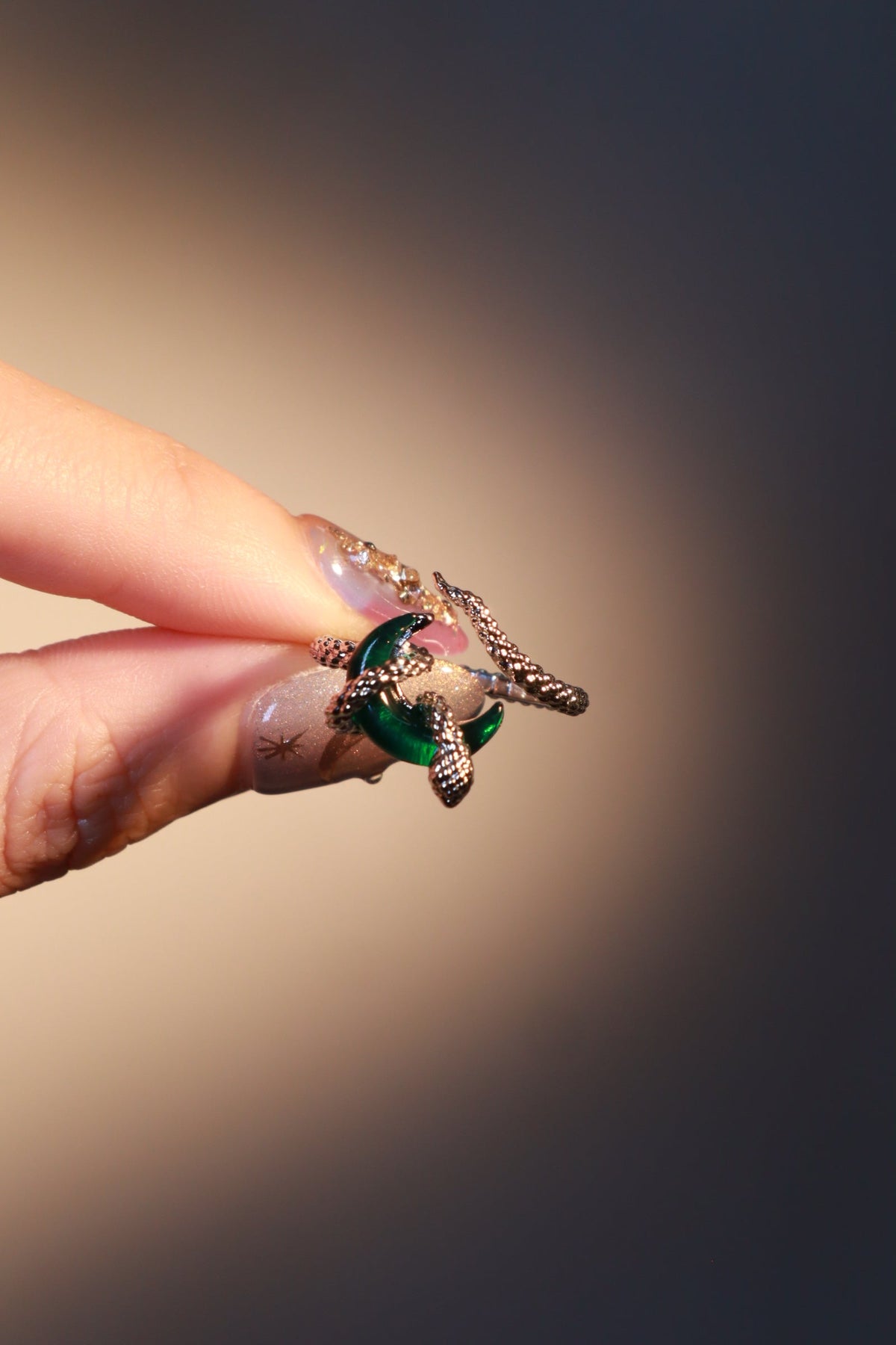 Bague serpent et lune à zircon vert