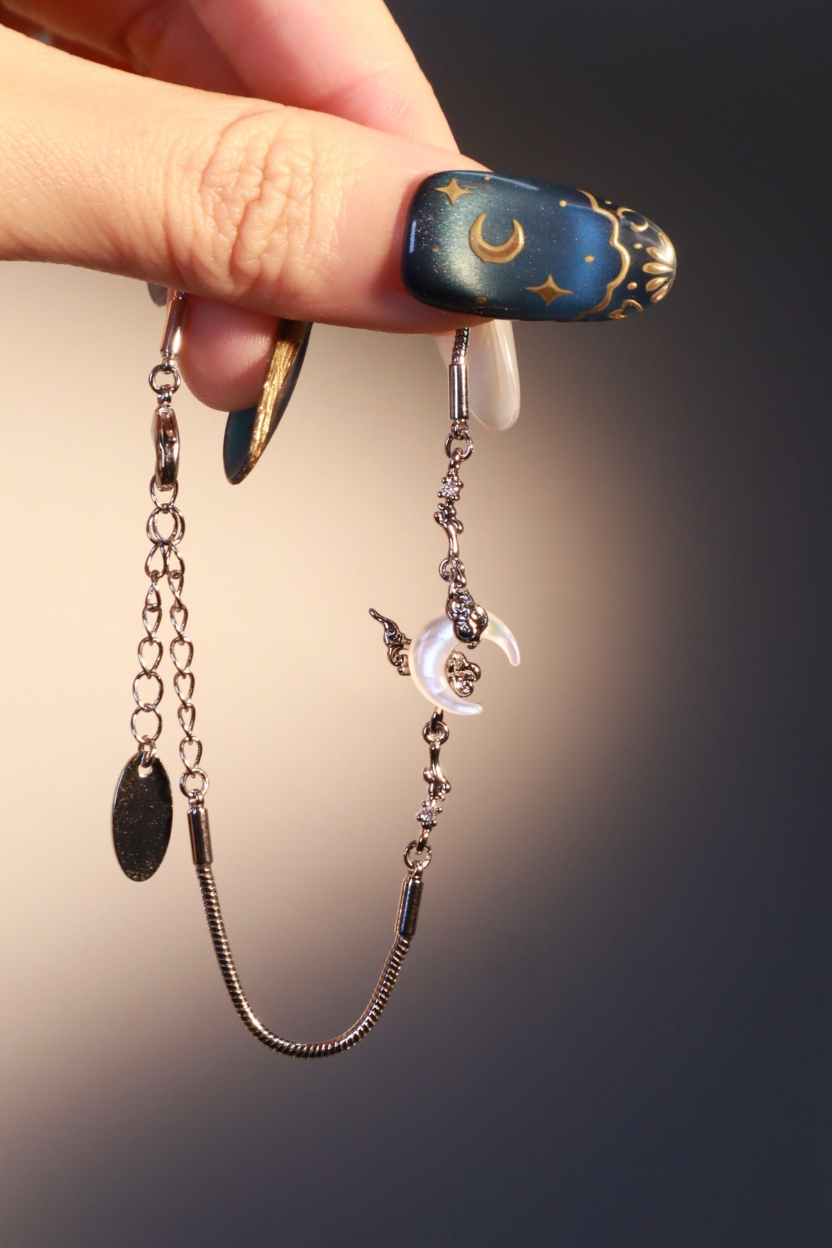 Bracelet lune en nacre naturelle, plaqué or blanc