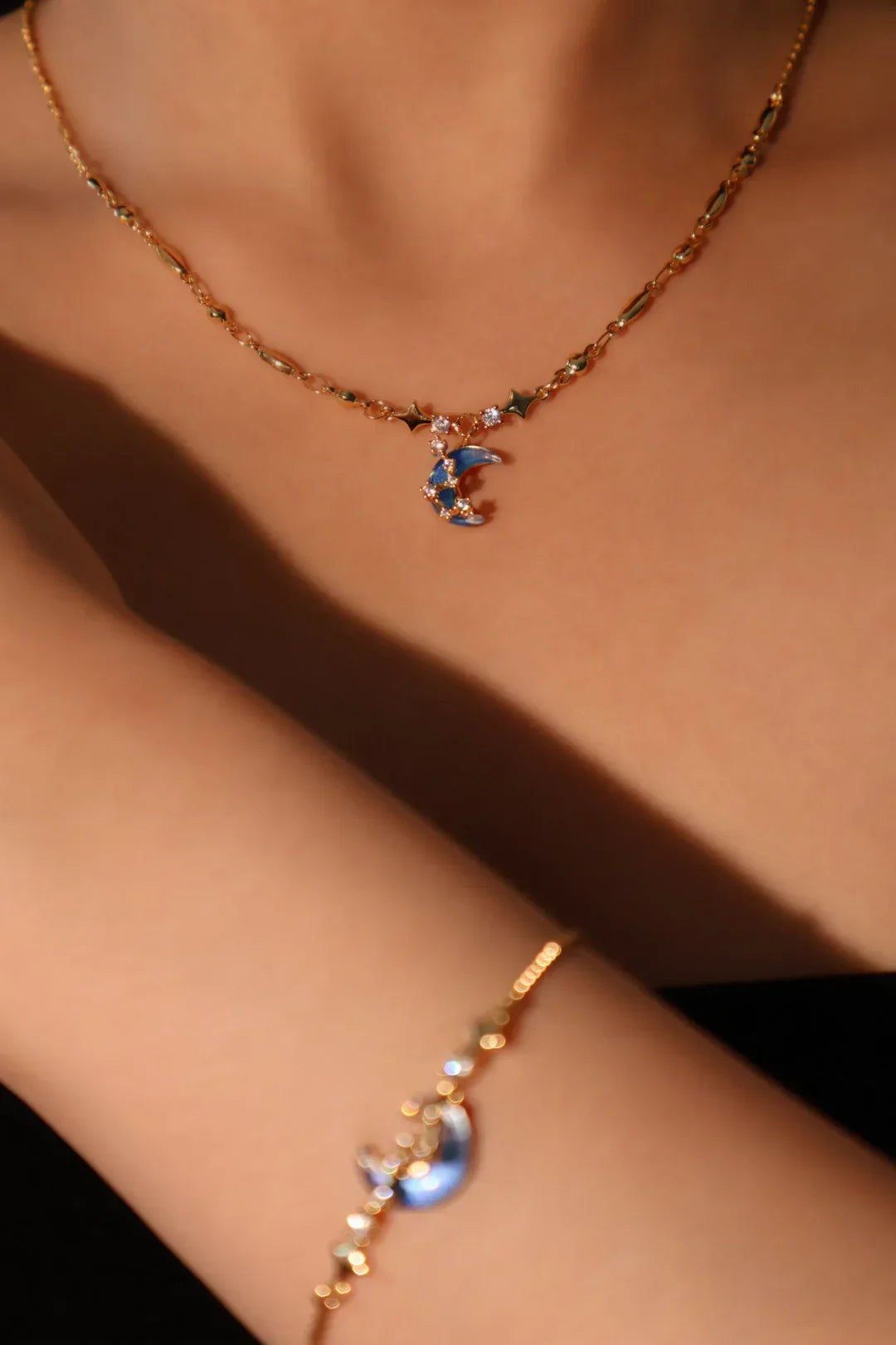 Collier lune et étoile, plaqué or 18 carats