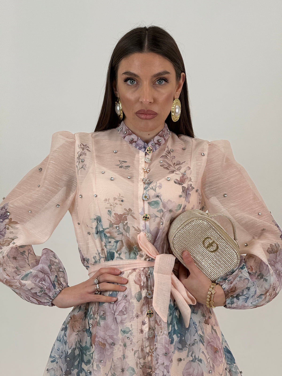Robe Snowdrop | Rose poudré à fleurs lilas et bleu pastel, ornée de cristaux – Collection Chic