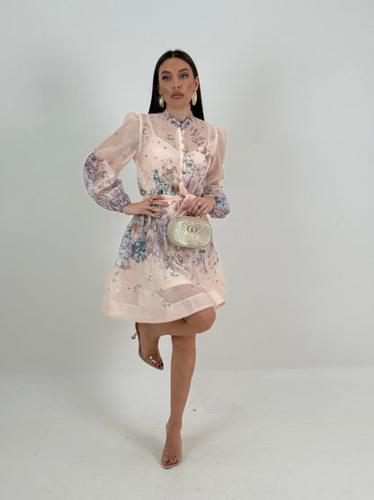 Robe Snowdrop | Rose poudré à fleurs lilas et bleu pastel, ornée de cristaux – Collection Chic