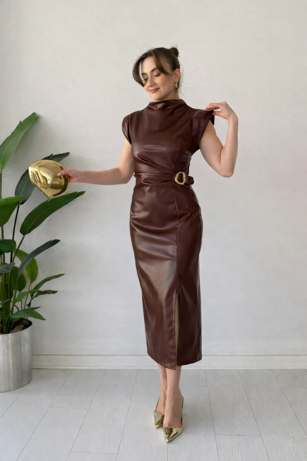 Numira | Robe Midi en Simili Cuir à Ceinture Dorée