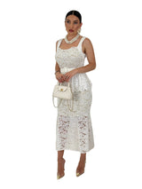 Alejandra | Robe en dentelle à volant et ceinture amovible