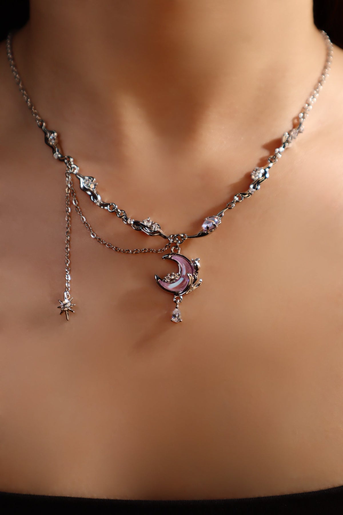 Collier lune et rose scintillant, plaqué or blanc