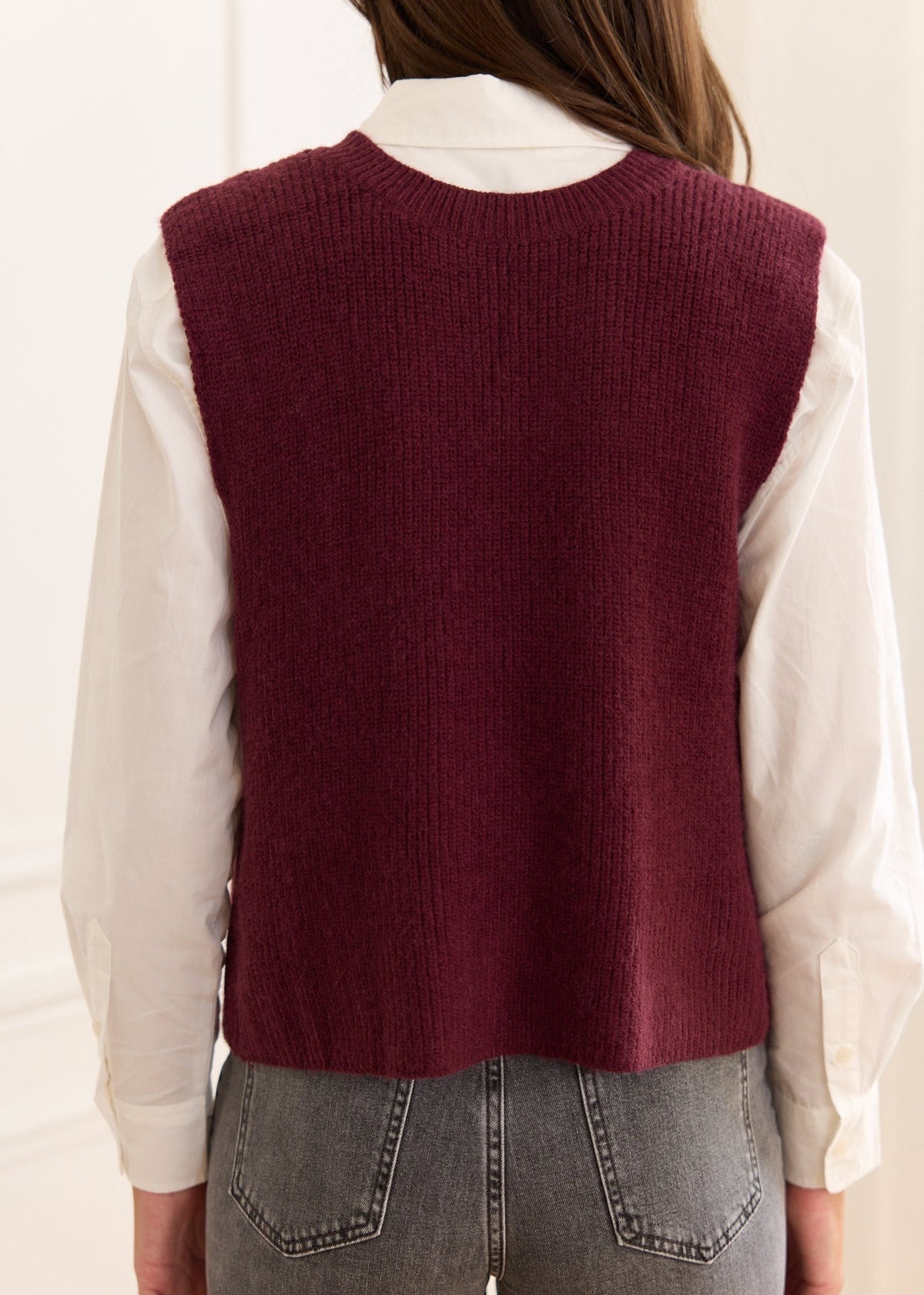 Gilet sans manches en maille Kyara à nœuds au dos