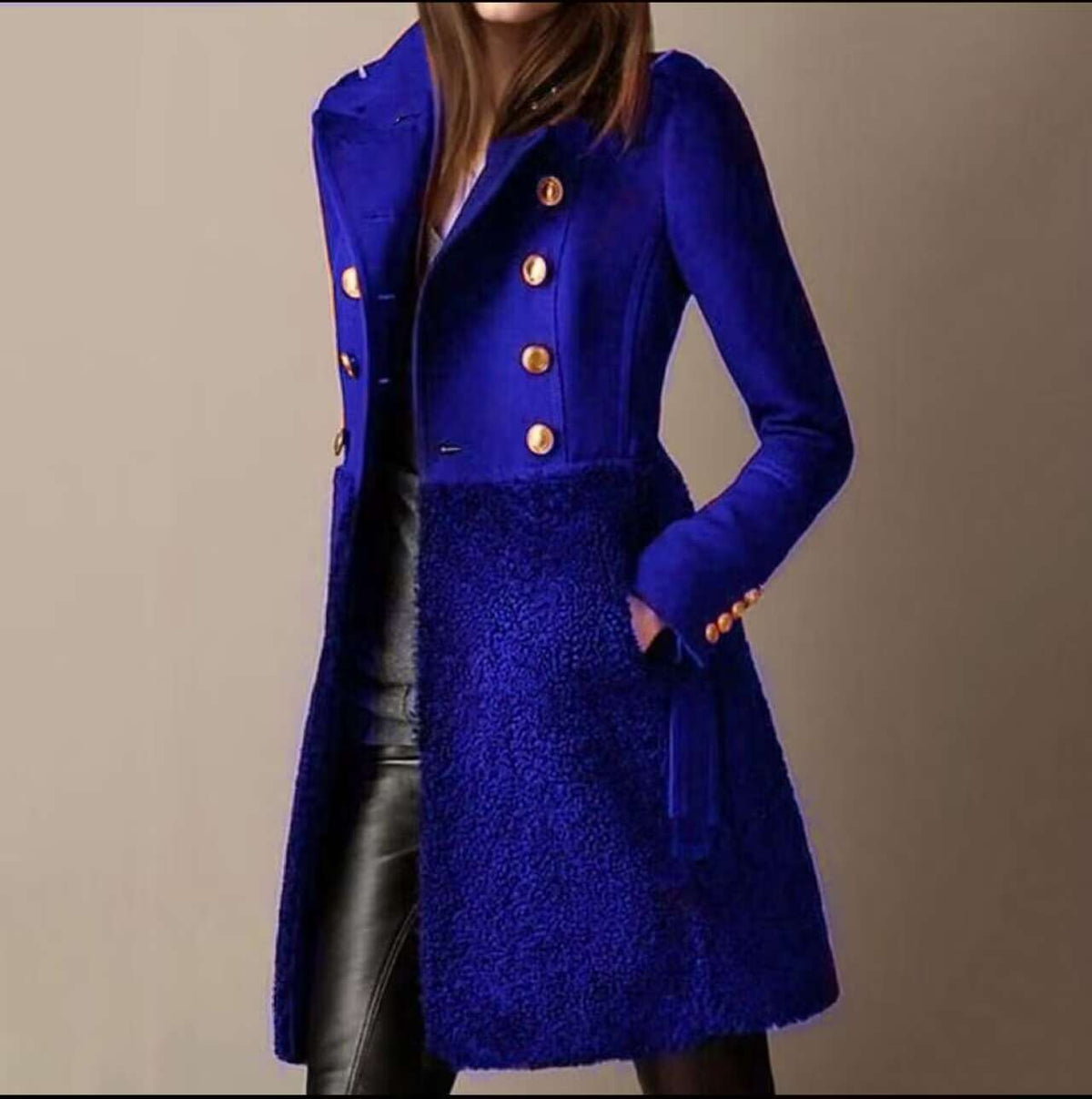 Manteau Vittoria ceinturé à bordure en fausse fourrure