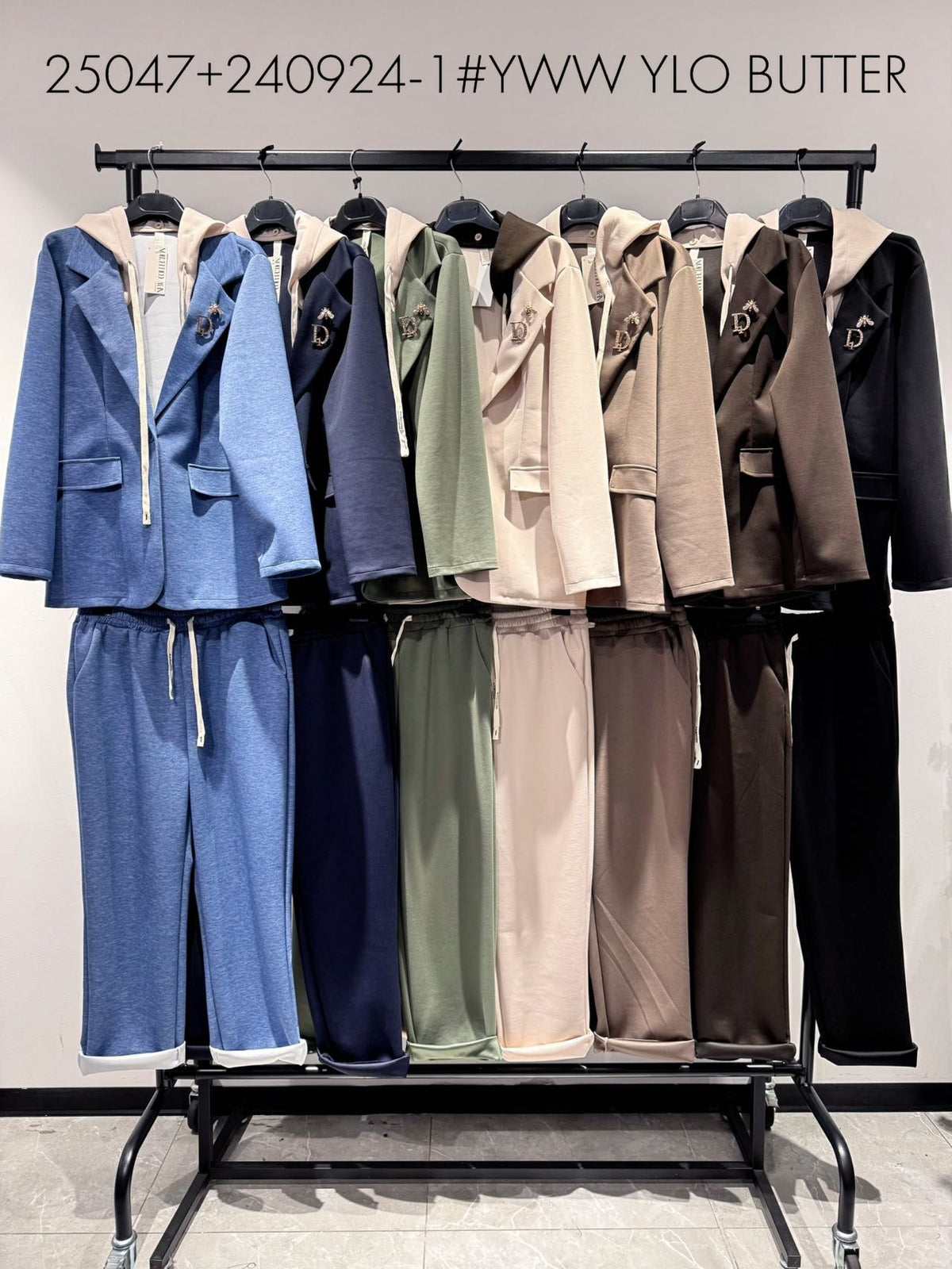 Ensemble Mad Woman : blazer à capuche et pantalon