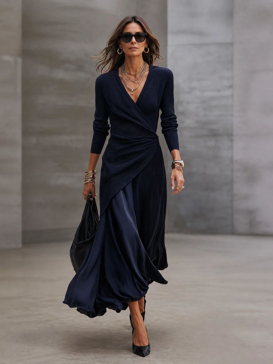 Lia | Robe longue portefeuille bleu marine à empiècements satinés