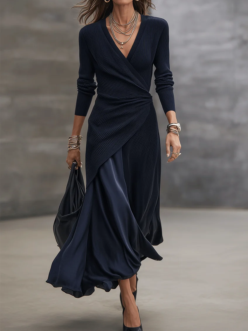 Lia | Robe longue portefeuille bleu marine à empiècements satinés