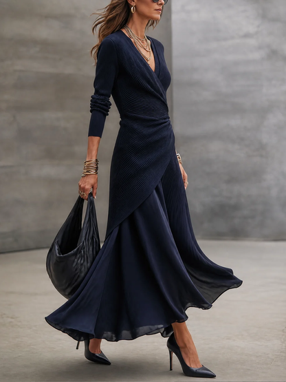 Lia | Robe longue portefeuille bleu marine à empiècements satinés