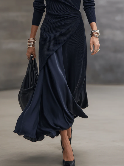 Lia | Robe longue portefeuille bleu marine à empiècements satinés