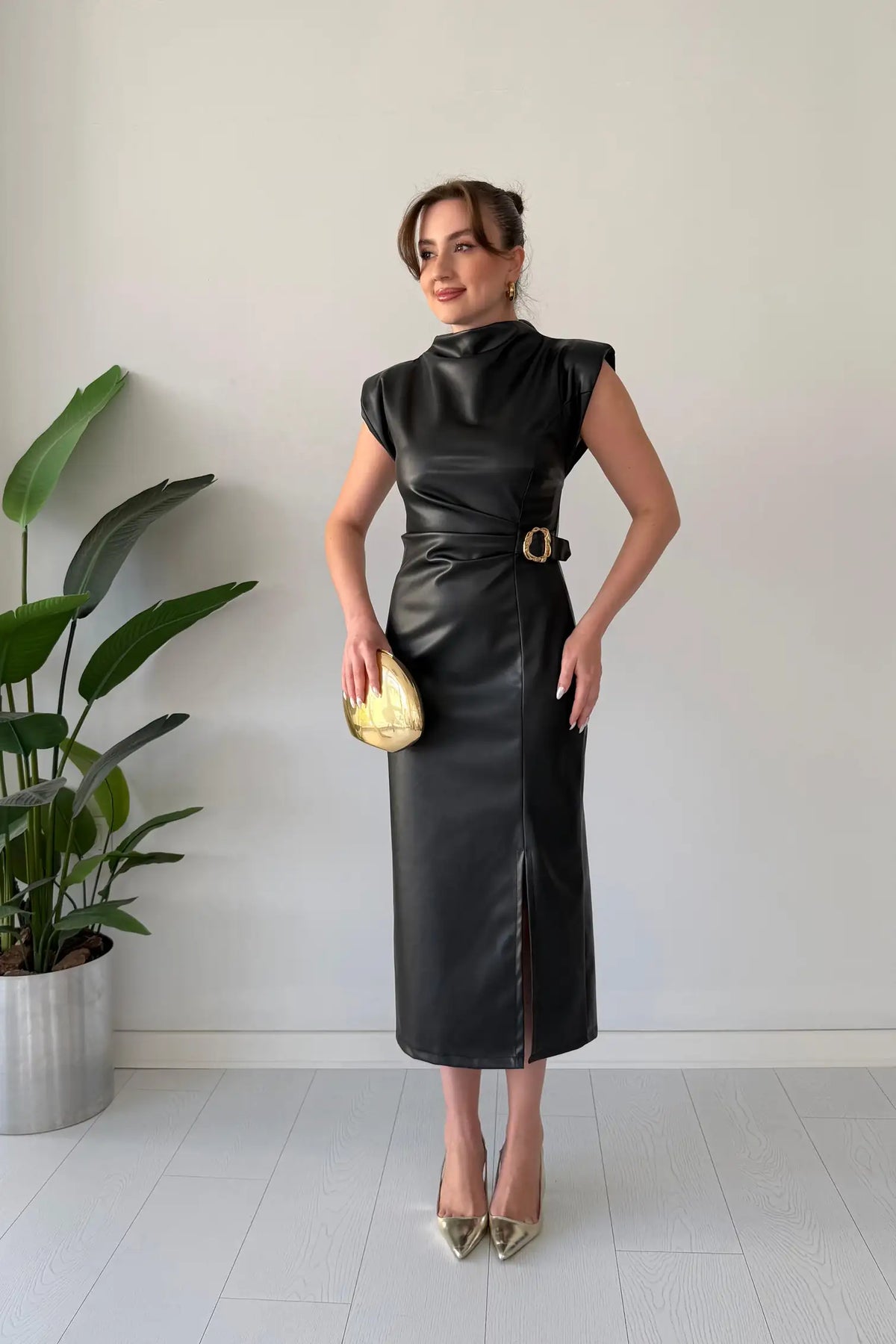 Numira | Robe Midi en Simili Cuir à Ceinture Dorée
