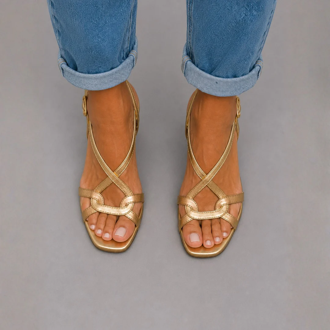 Sandales dorées, charme d'été