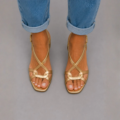 Sandales dorées, charme d'été