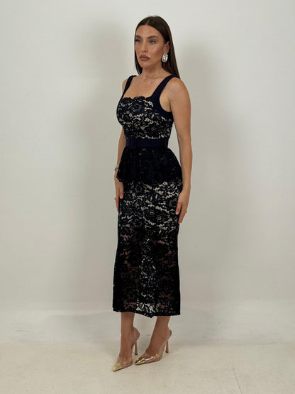 Alejandra | Robe en dentelle à volant et ceinture amovible